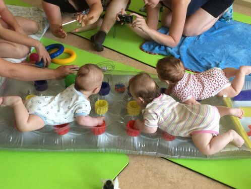 Babyturnen und Babymassage